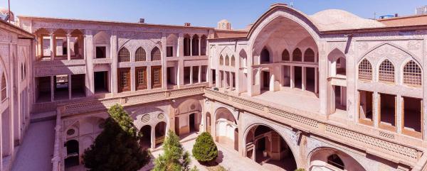 خانه عباسیان ، لذت تماشای هنر در هندسه یک بنا